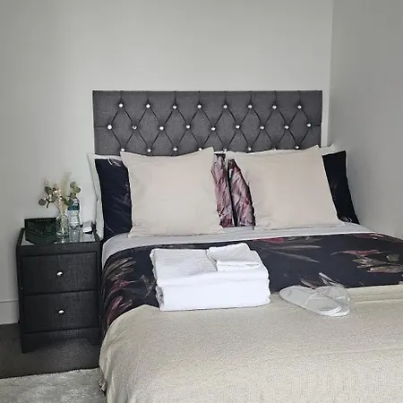 A Spacious Double Room In Bromley-By-Bow London Exterior photo