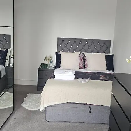 A Spacious Double Room In Bromley-By-Bow London Exterior photo