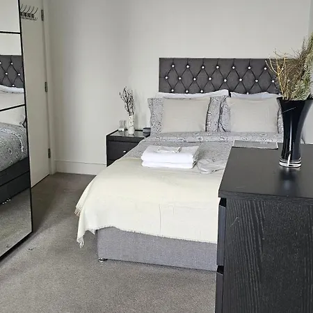 A Spacious Double Room In Bromley-By-Bow London Exterior photo